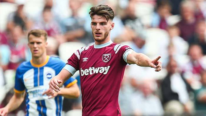 普拉蒂尼等尤文传奇与一线队见面，并参观海瑟尔惨案纪念碑