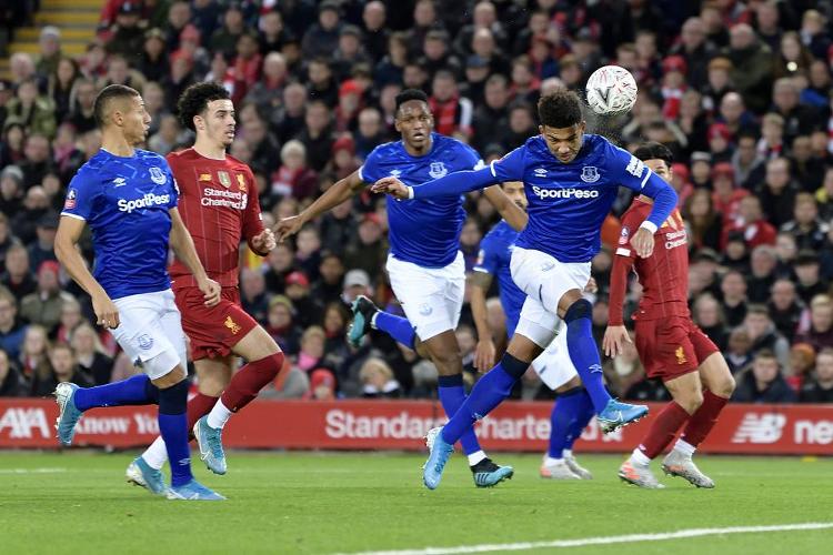 周定洋入围亚冠最佳球员，但因限薪令遭拒，欲重返欧洲或改身份寻求更高薪资。