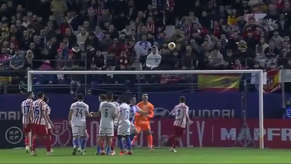 里贝里社交媒体分享与齐达内合照