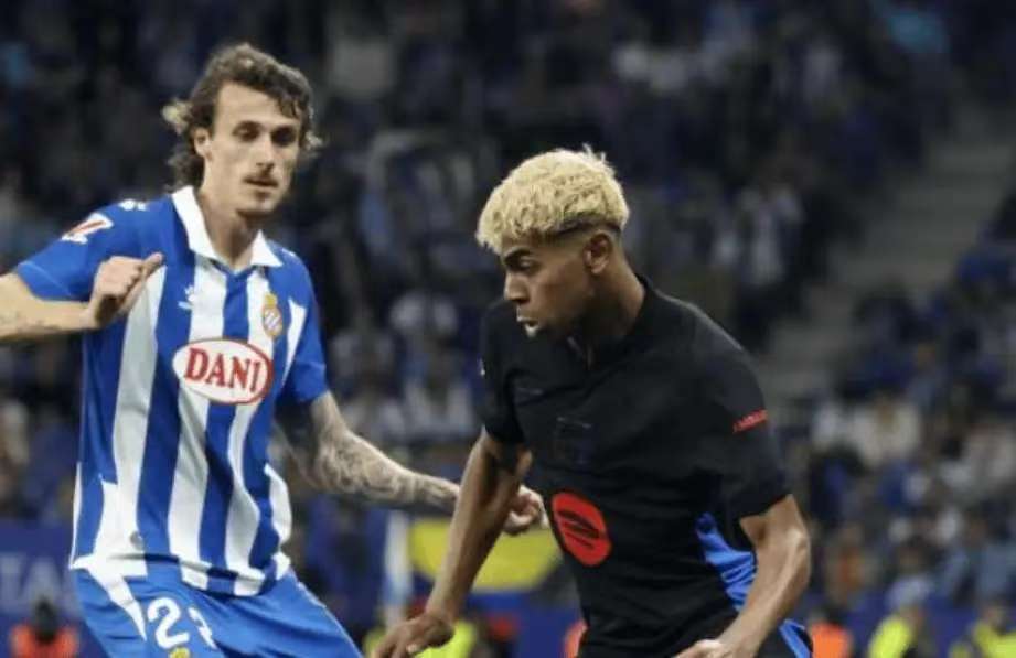 莱斯特城球迷赴意大利观战瓦尔迪比赛并合影