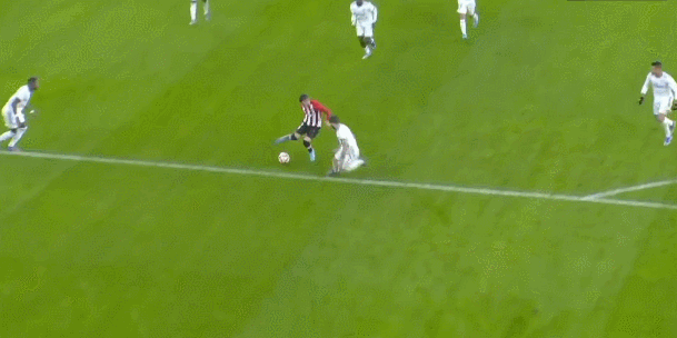 半场战报：巴西2-0塞内加尔，埃斯特旺、卡塞米罗建功